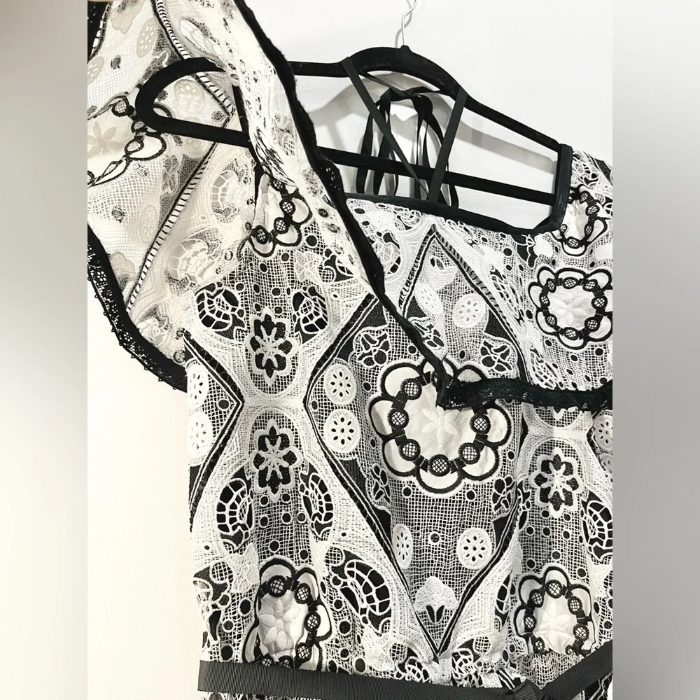 ALEXIS White Guipre Floral Lace Black Ribbon Flutter Off The Shoulder Romper M - Picture 9 of 13